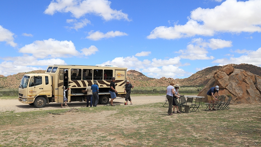 _17C0847 Picnic lunch.JPG